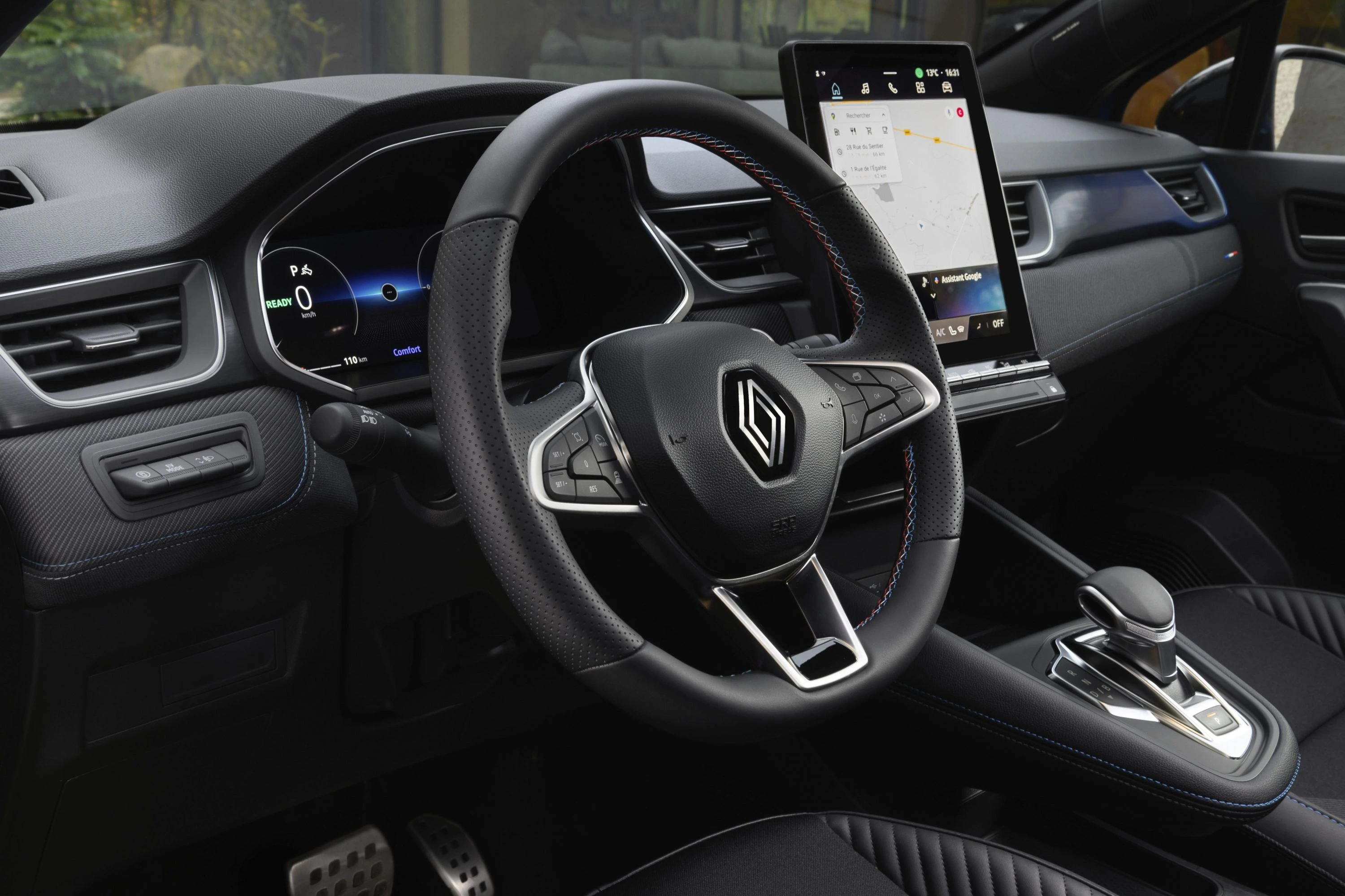 inside_renault_captur_asg_leasing_cyprus